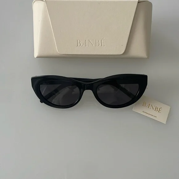 BANBÉ The Estella Black Sunglasses. New With Case. - Picture 9 of 9